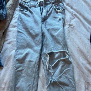 A& F 90's straight ultra high rise super light wash jeans ripped knee
